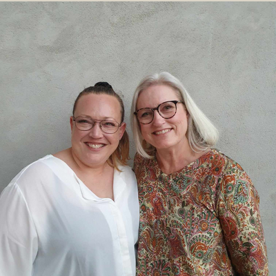 Anne-Sofie og hendes mor står sammen